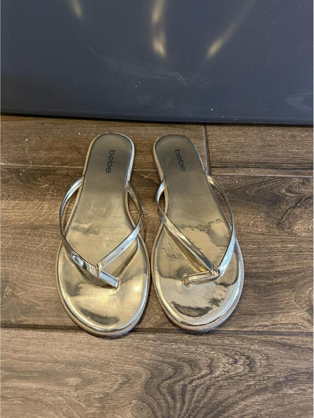 bebe Metallic Silver Flip Flop Sandals